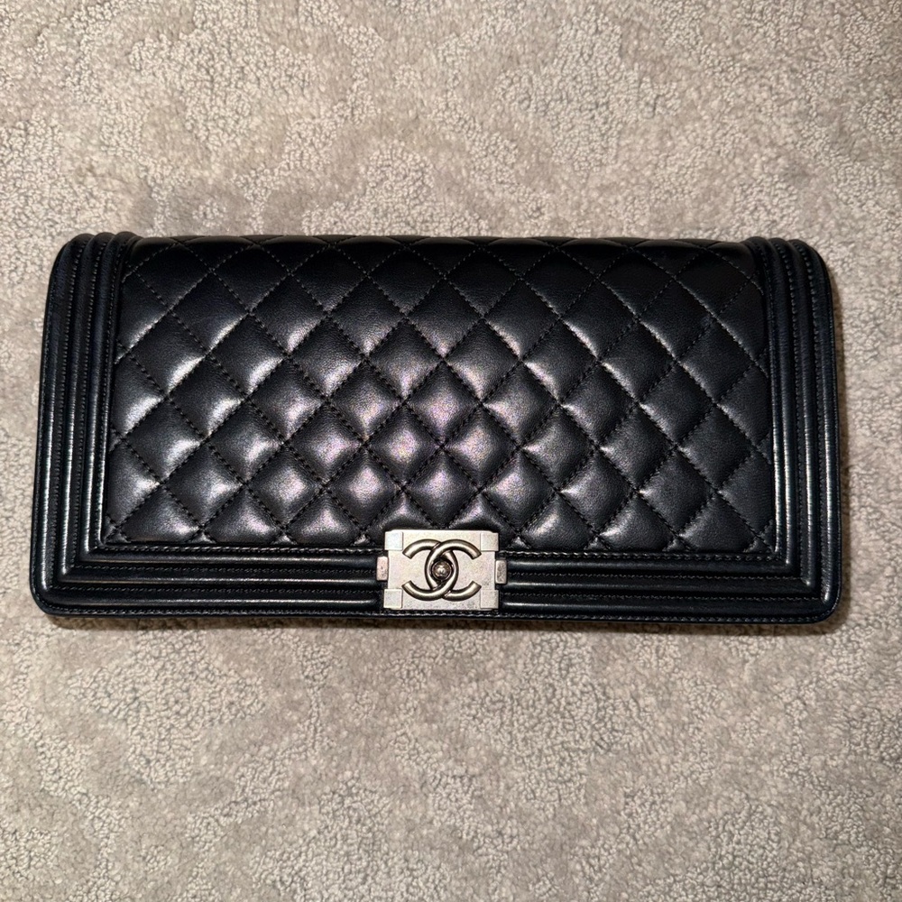 CHANEL Lambskin Quilted Boy Flap Clutch in Black